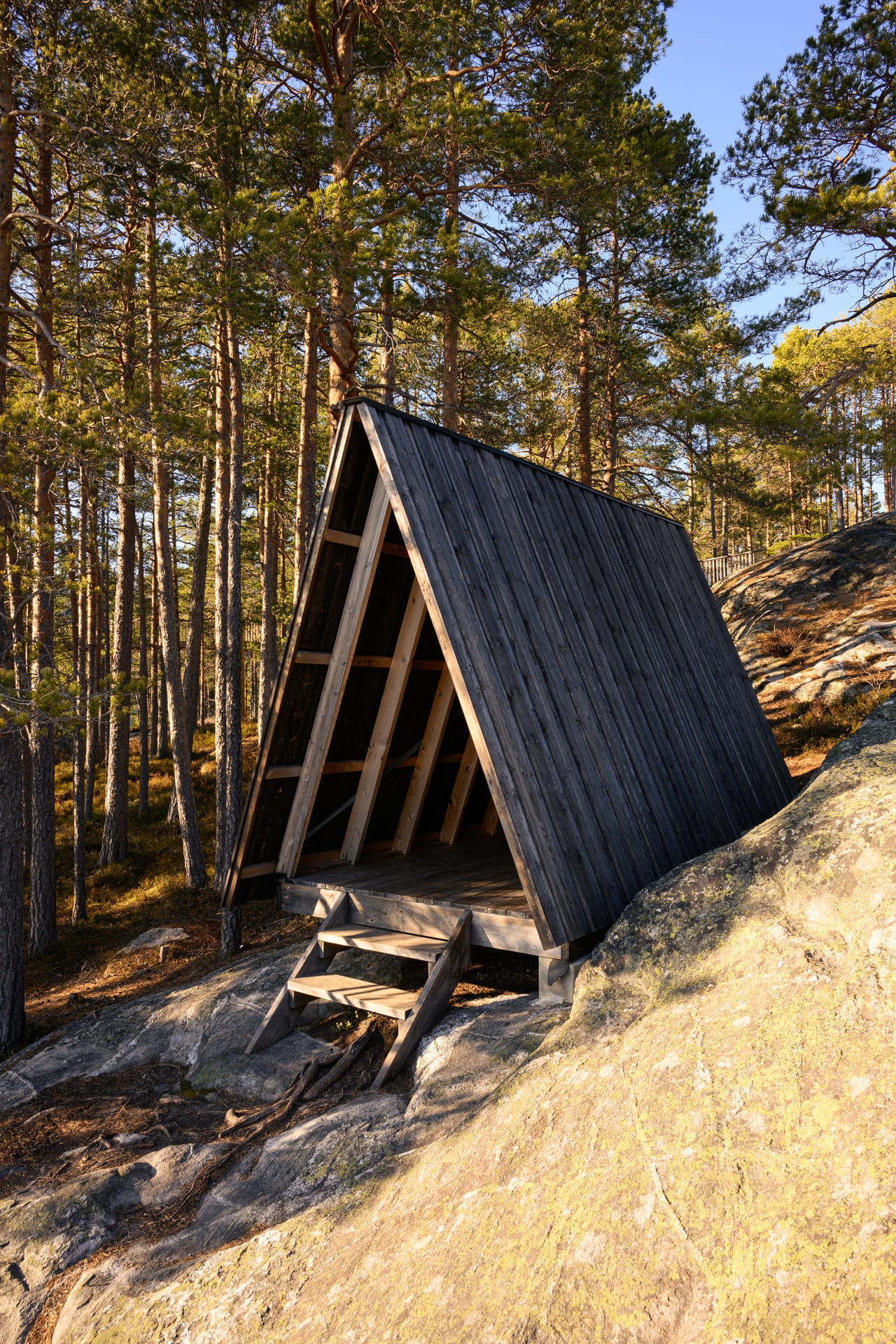 Gapahuk ved Tretoppvegen i Fyresdal.